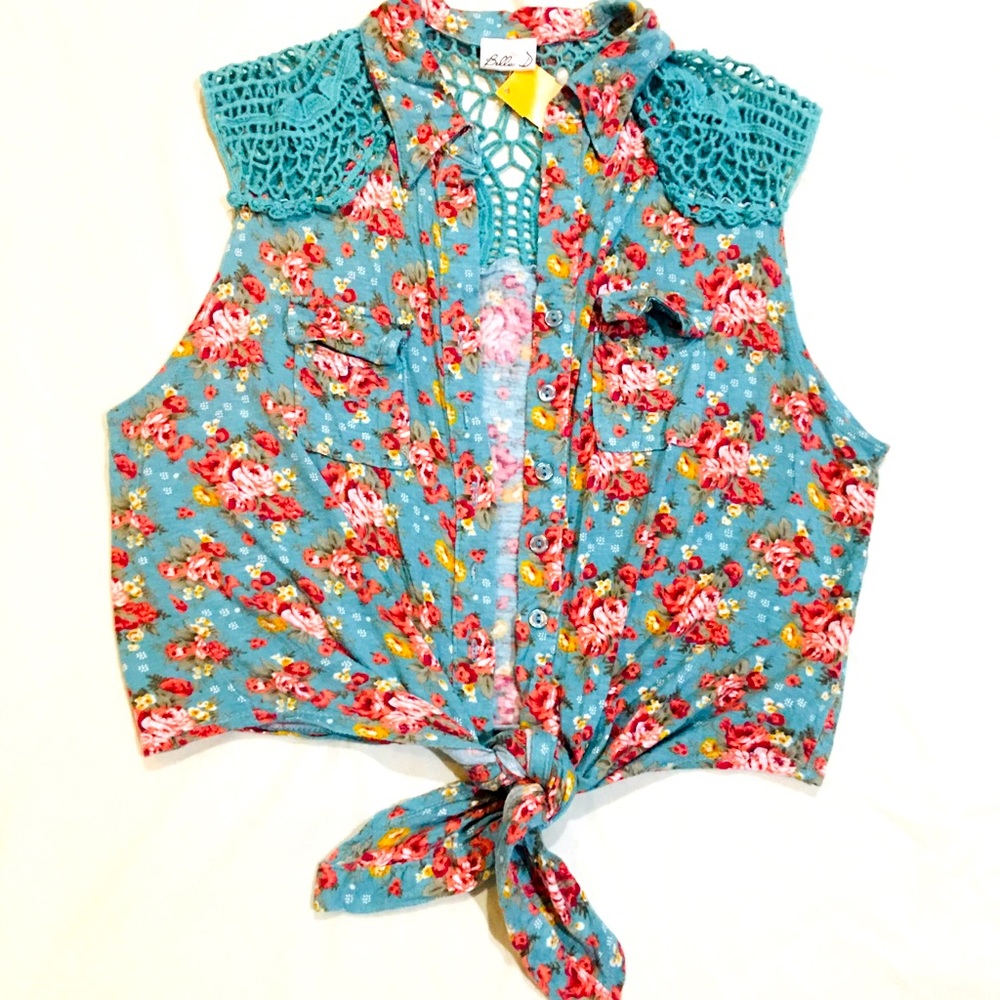 NWT Vintage Y2K Bella D Medium Blue Rose Floral Crochet Crop Top Cottagecore